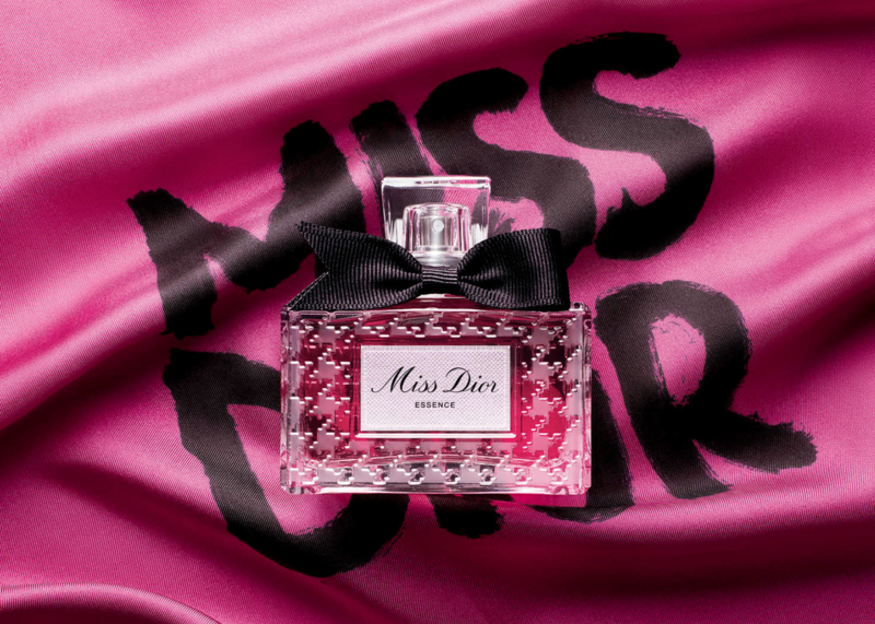 専用　新製品　極美品　Miss Dior Essence 香水　プレステージ巾着 専用 新製品 極美品 Miss Dior Essence 香水 プレステージ巾着