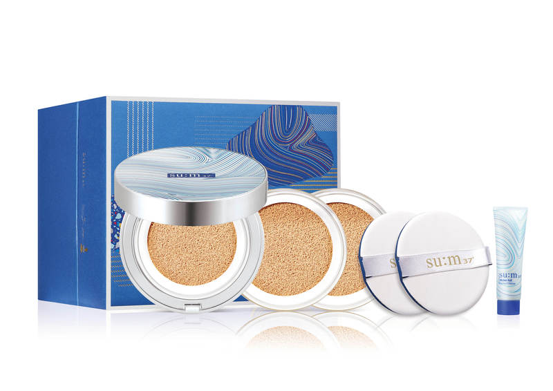 水漾氣墊粉底節日限定套裝 HK$370 (價值$590)